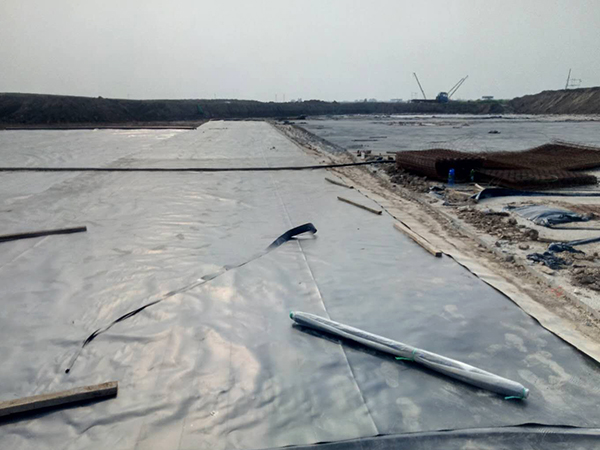 防滲土工膜的連接作業(yè)包括哪些細節(jié)？