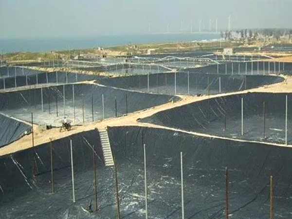 化工業(yè)污水處理防滲膜的鋪設須格外注意