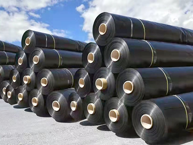 HDPE防滲土工膜在防汛工程中發(fā)揮重要技能。