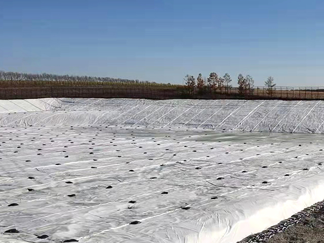 復(fù)合土工膜施工中有哪四種搭建方法？