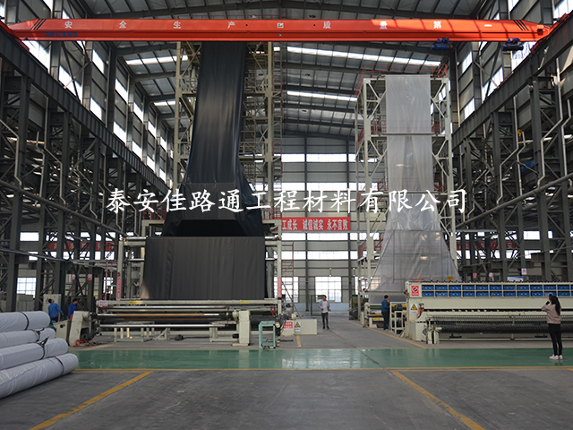 市政防滲復合土工膜可施展其防水防潮功能 市政防滲復合土工膜可施展其防水防潮功能