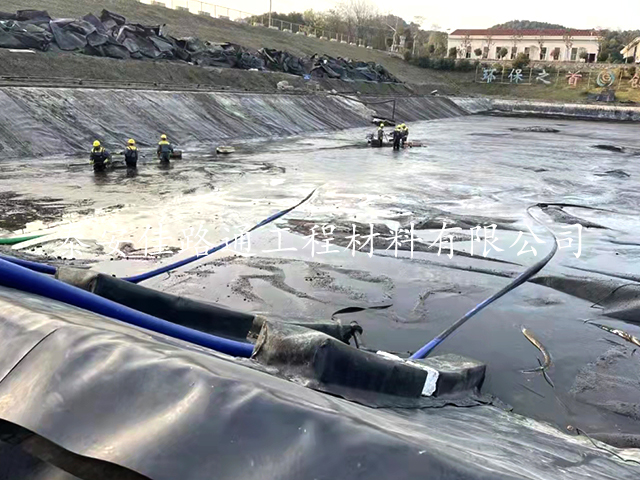 hdpe防滲土工膜可在化糞池建設(shè)工程中顯身手 hdpe防滲土工膜可在化糞池建設(shè)工程中顯身手