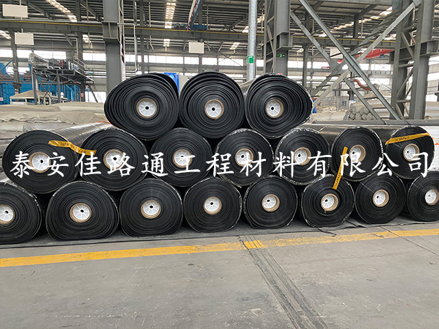 沼氣池建設(shè)工程中為何要選擇黑色土工膜？