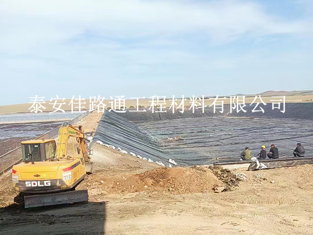 魚塘防滲土工膜外層損壞該如何應(yīng)對？