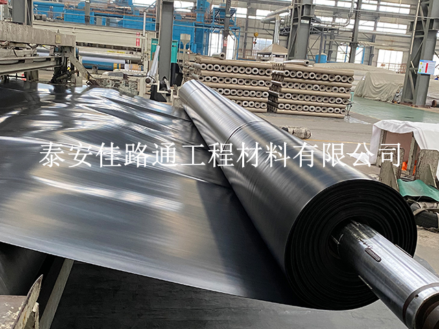 防滲土工膜施工中如何及時(shí)修復(fù)破損情況？