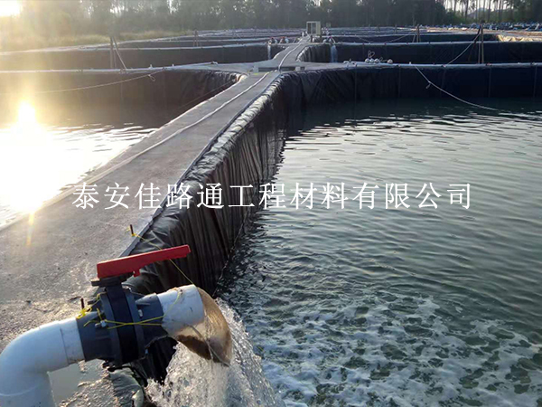 藕池防滲土工膜建設(shè)連體池過程中有哪些施工方法？