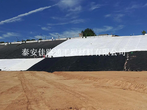 鋪設(shè)魚塘防滲土工膜需要做好基層施工 鋪設(shè)魚塘防滲土工膜需要做好基層施工
