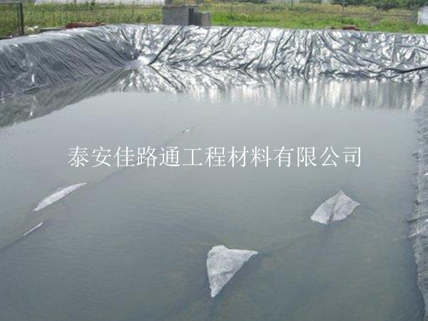 哪些因素是會(huì)影響魚塘防滲膜的溶化速度？