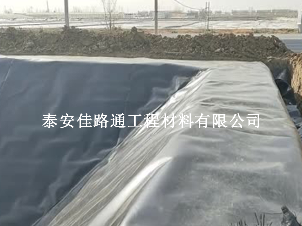 魚塘防滲膜的鋪設(shè)使用可營造一個穩(wěn)定生態(tài)環(huán)境 魚塘防滲膜的鋪設(shè)使用可營造一個穩(wěn)定生態(tài)環(huán)境
