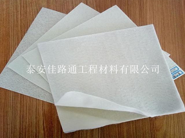 防滲復合土工膜在斜坡面鋪設固定的創(chuàng)新方法 防滲復合土工膜在斜坡面鋪設固定的創(chuàng)新方法