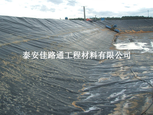 污水處理防滲膜選購：為何生產(chǎn)工藝至關(guān)重要？