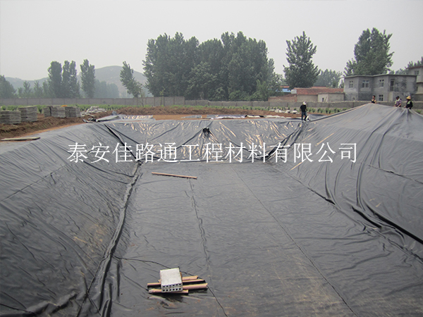 污水處理防滲膜質(zhì)量選擇標(biāo)準(zhǔn)要求探析 污水處理防滲膜質(zhì)量選擇標(biāo)準(zhǔn)要求探析