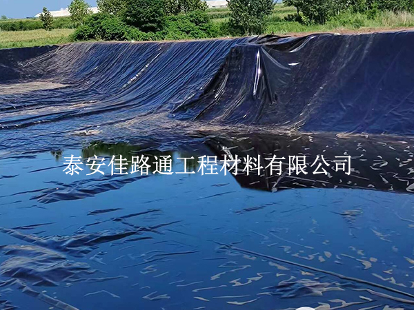 防滲土工膜鋪設(shè)別著急，這些準(zhǔn)備工作要做足